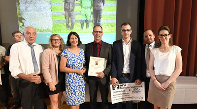 v.l.n.r.: Kammerpräsident Ökonomierat Norbert Schindler, Tanja Huber, Landjugend RheinhessenPfalz, Staatssekretärin Daniela Schmitt, Ausbildungsbetrieb des Jahres 1. Platz, Neises GbR, Thomas Neises mit Hendrik Zender, Benjamin Purpus und Clarissa Peitz von der Landjugend Rheinland-Nassau